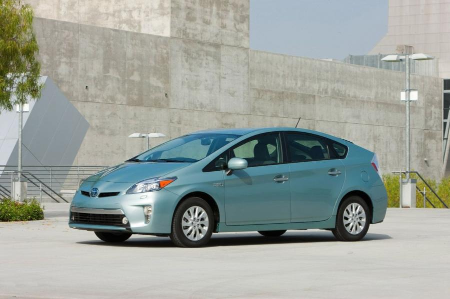  Toyota Prius Plug-In Hybrid 2012 года  (фото 19 из 75)